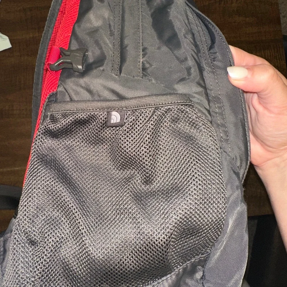 The North Face‎ Recon Backpack Black/Red Laptop Hiking Travel School 30L